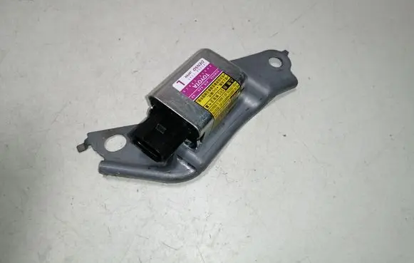 Lexus RX 330 - 350 - 400H Airbag deployment crash/impact sensor 8983448020 1879001741