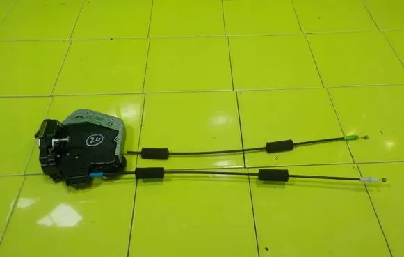 Lexus RX 300 Front door lock 