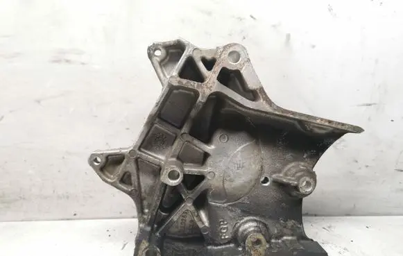 Opel Zafira B Engine mounting bracket 55192649
