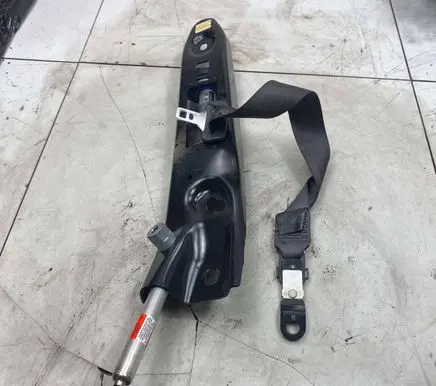 Volvo XC90 Front seatbelt 8619630