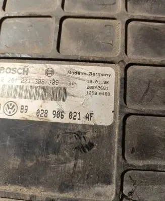 Volkswagen Golf III Engine control unit/module 028906021AF 28SA2661 0281001308