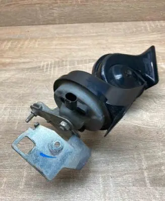 BMW 5 E60 E61 Horn signal 6935709 6935988 Pair