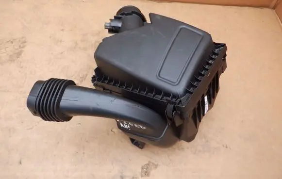 Ford Escape IV Air filter box LX619C676AA