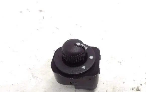 Fiat 500L Wing mirror switch