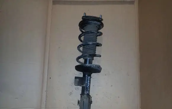 Suzuki Grand Vitara II Front shock absorber with coil spring