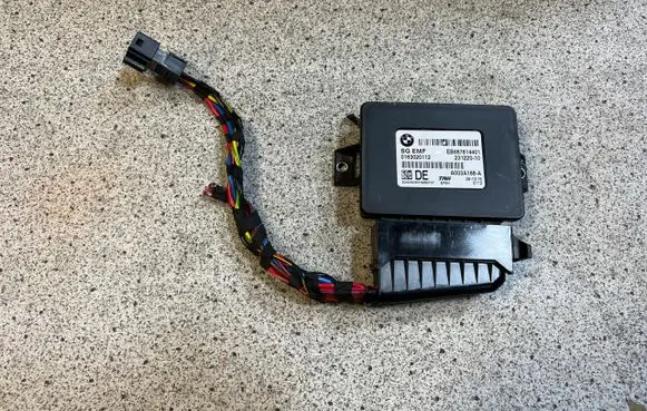 BMW X3 F25 Hand brake control module 6878144