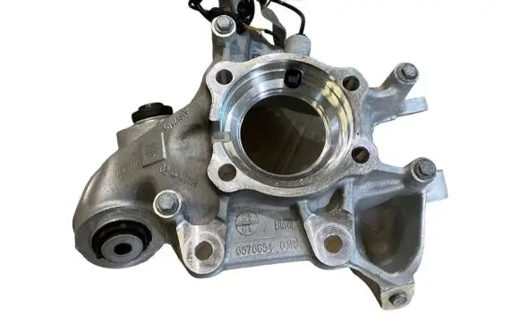 BMW X5 G05 Rear wheel hub spindle/knuckle 6876652