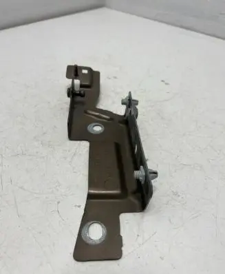 Renault Captur Fender mounting bracket 631227839R