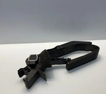 Mercedes-Benz E W211 Accelerator throttle pedal A2113000404 2113000404