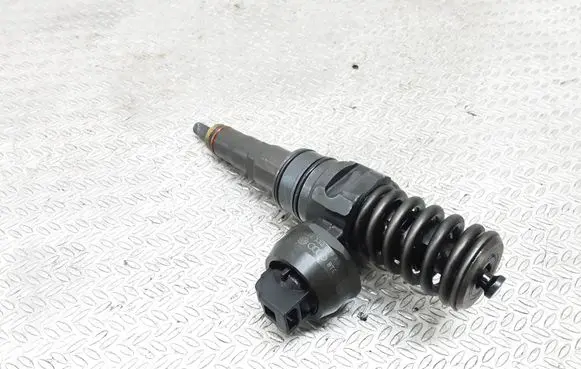 Volkswagen Golf IV Fuel injector 0414720215 038130073AG