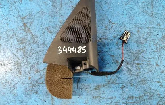 Volkswagen Tiguan Front door speaker cover trim 5N0035412A