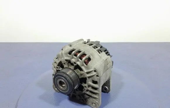 Volkswagen PASSAT B5 Generator/alternator 