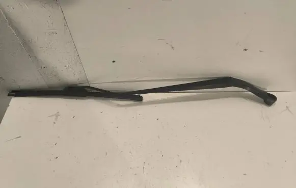 Opel Insignia A Front wiper blade arm 13227399