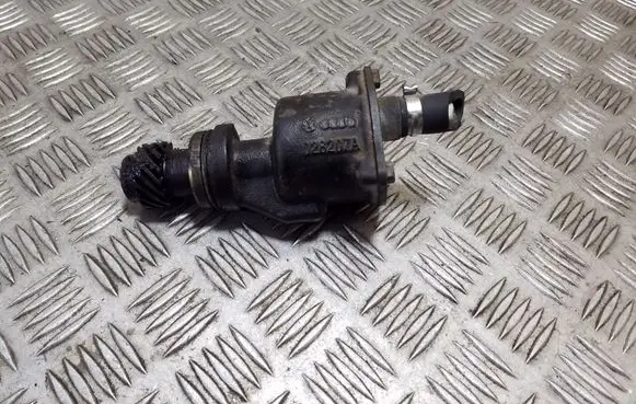 Volkswagen PASSAT B4 Vacuum pump 028207A
