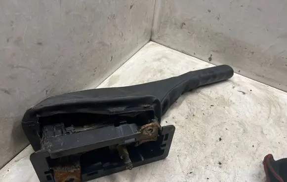 Renault Trafic II (X83) Hand brake release handle 8200415115