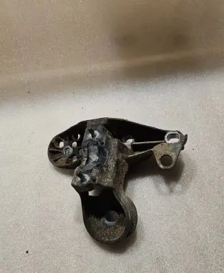 Audi A4 S4 B5 8D Engine mounting bracket