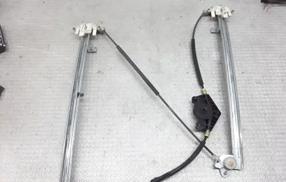 Peugeot 807 Front window lifting mechanism without motor