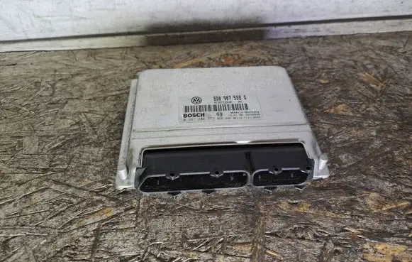 Volkswagen PASSAT B5 Engine control unit/module 8D0907558G 0261204773
