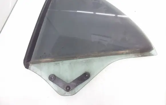 BMW 3 E46 Rear side window AS2