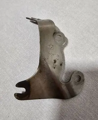 BMW 2 F22 F23 Muffler mount bracket/holder 7606138