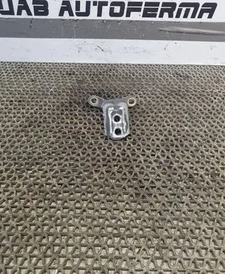 Nissan Qashqai Front door upper hinge