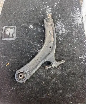 Nissan Qashqai Front lower control arm/wishbone