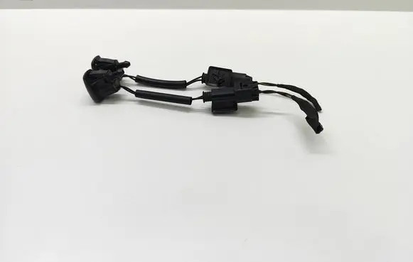 BMW 5 E60 E61 Windshield washer spray nozzle 7132969 1378908