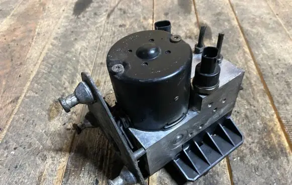 Mercedes-Benz Vaneo W414 ABS Pump a0044310912 0044310912