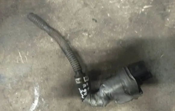Audi A6 S6 C5 4B Electromagnetic valve 078133784s