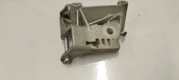Volvo XC90 Engine mounting bracket 31430470
