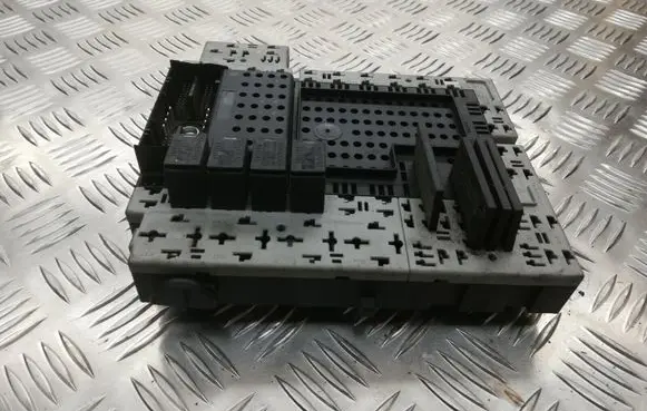 Volvo XC90 Fuse module 08696098 08696040