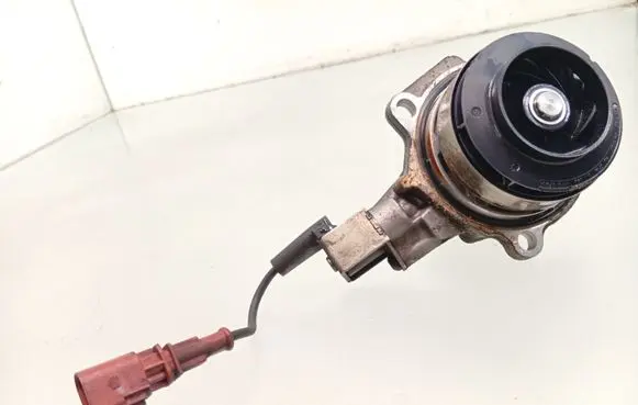 Volkswagen Golf VII Water pump 04L121011E