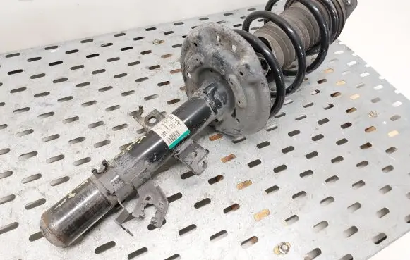Renault Kadjar Front shock absorber with coil spring