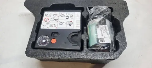 Mercedes-Benz SL R231 Tire air pump compressor A0005831502 A0005836403