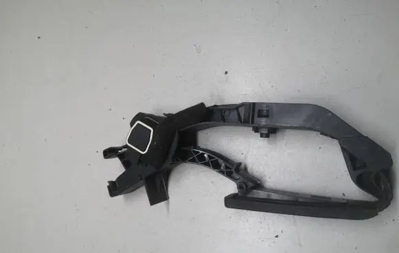 Mercedes-Benz CLS C219 Accelerator throttle pedal A2113010001 5183