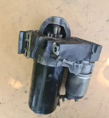 BMW 5 F10 F11 Starter motor 8570383 857038301