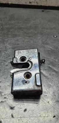 Audi 80 90 S2 B4 Front door lock 893837016B