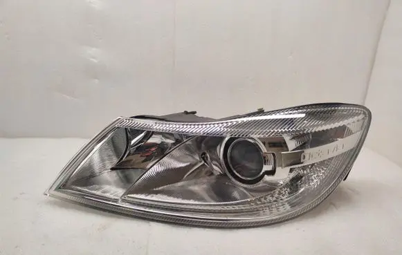 Skoda Octavia Mk2 (1Z) Headlight/headlamp