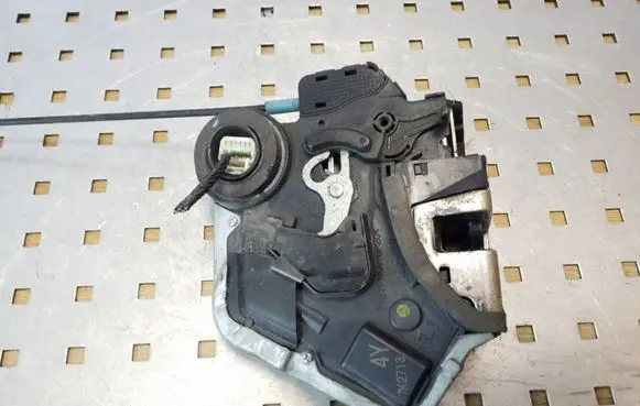 Suzuki Grand Vitara II Rear door lock