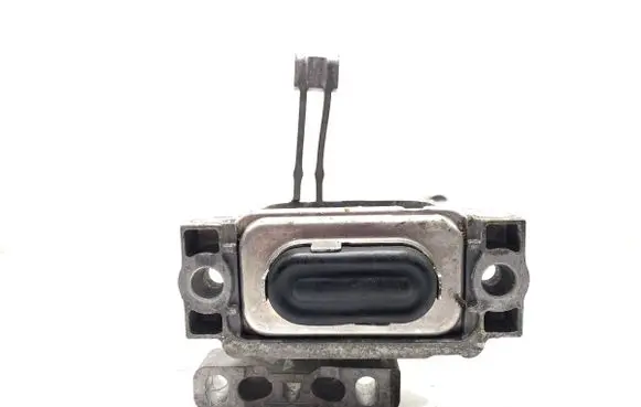 Engine mounting bracket
