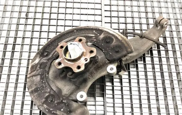 BMW 5 G30 G31 Front wheel hub spindle knuckle 6861797