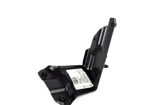 Volkswagen Golf Plus Fender mounting bracket 5m0821135