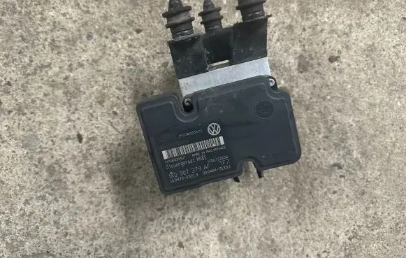 Volkswagen Polo V 6R ABS Pump 1K0907379AF 1K0614117AD