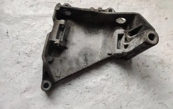 Volkswagen Transporter - Caravelle T5 Generator/alternator bracket 070903143C