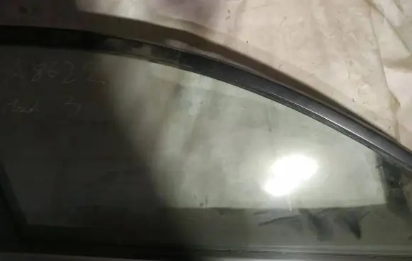Mazda 3 II Front door window glass four-door as2