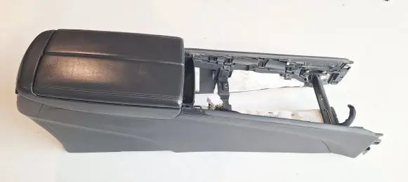 Hyundai Genesis Armrest 84640B1000