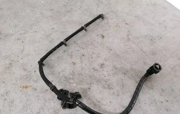 KIA Sportage Fuel injector supply line/pipe 