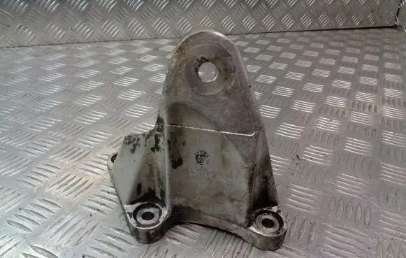 Land Rover Discovery Engine mounting bracket