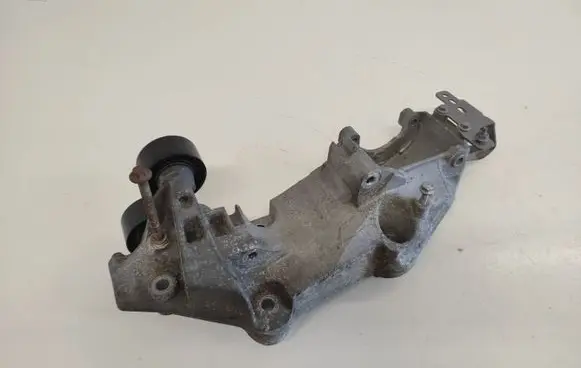Renault Laguna III Generator/alternator bracket 8200527320