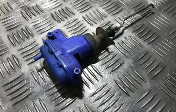 Audi 100 200 5000 C3 Central locking vacuum pump 893862153c